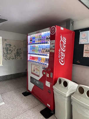 二号館入り口に設置されている自販機